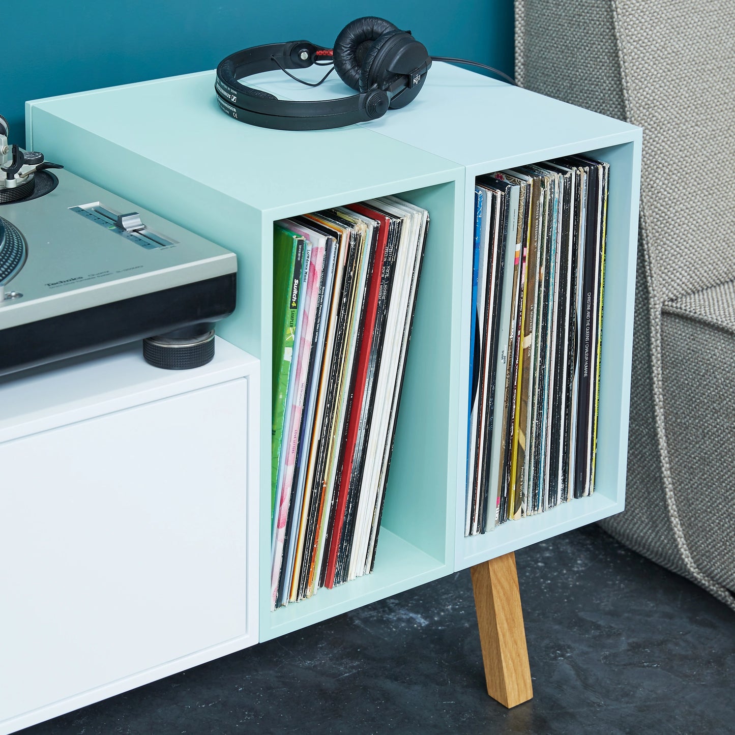 Record shelf RK197 from the right side