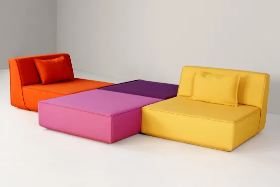 Modulares Sofa, das sich auch zum Schlafsofa umbauen lässt